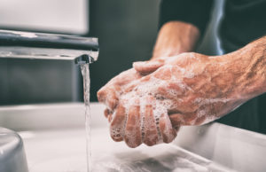 lavar as mãos para evitar contaminação