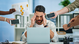 Ansiedade no trabalho: causas, sintomas e como lidar com ela?