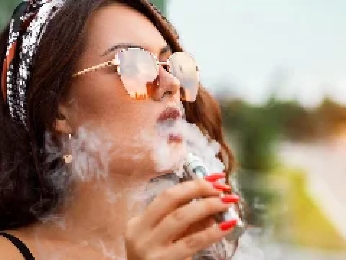 elfbar nachfüll pod läuft aus Resolvi meu vape super entupido com removedor de esmalte! : r/entwives main image 1