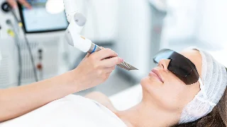 Vale a pena fazer clareamento facial? Descubra!