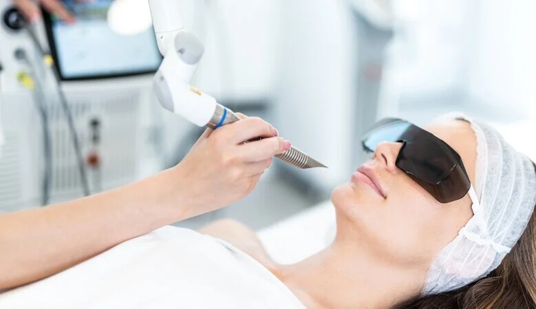 Vale a pena fazer clareamento facial? Descubra!