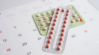 Como funcionam os hormônios femininos nas diferentes fases da vida da mulher?