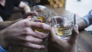 Epilepsia e álcool: riscos de misturar medicação anticrise com bebidas alcoólicas